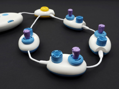 A photo of a Code Jumper program containing four Play pods, one Loop pod, and four Constant plugs.